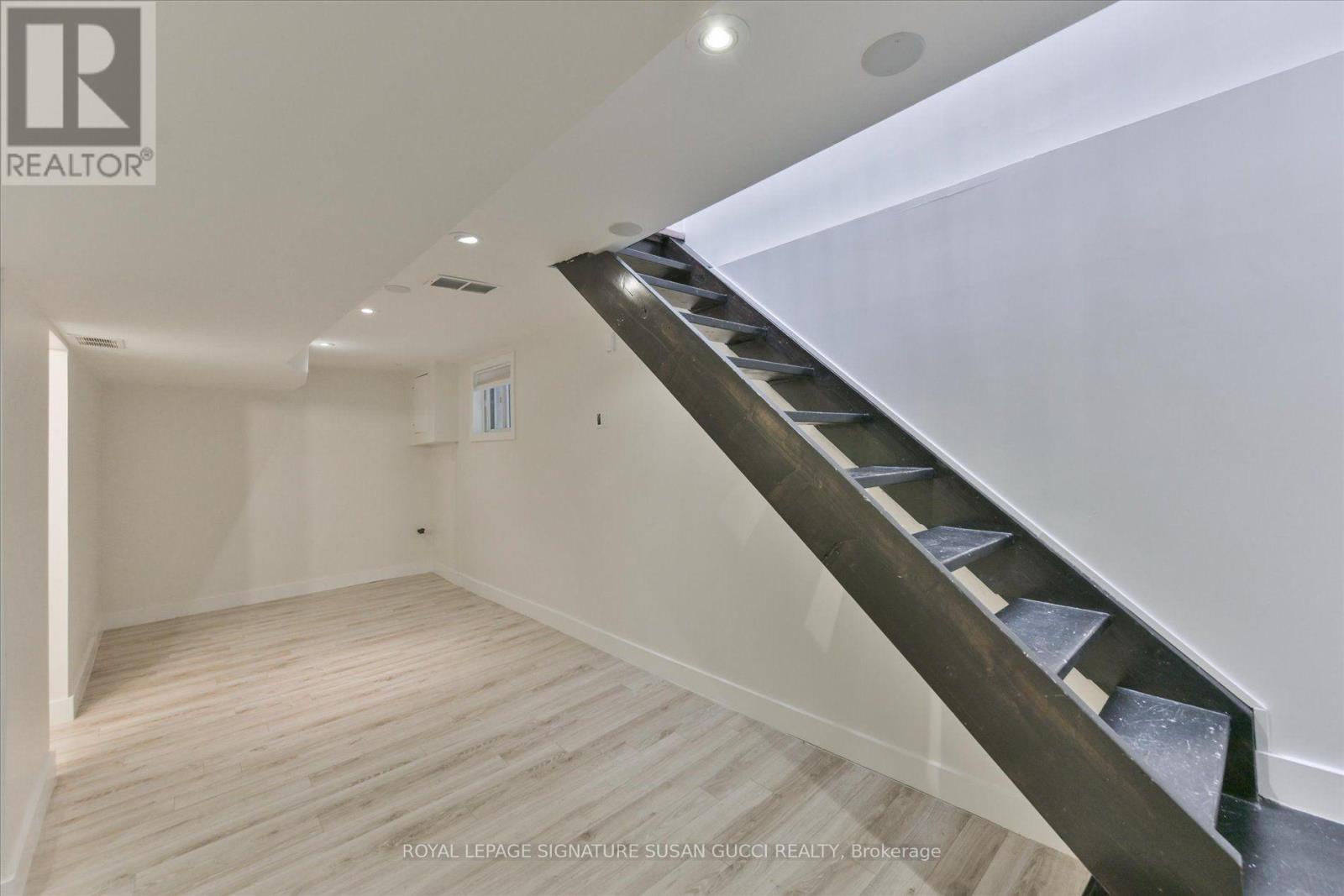 233 Cedarvale Avenue, Toronto (woodbine-lumsden), Ontario