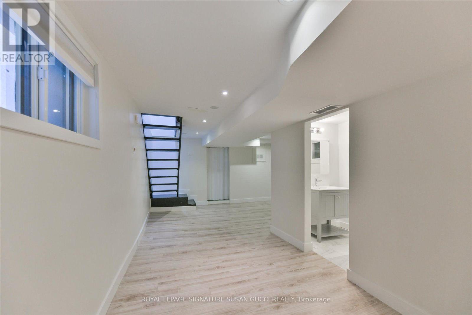 233 Cedarvale Avenue, Toronto (woodbine-lumsden), Ontario