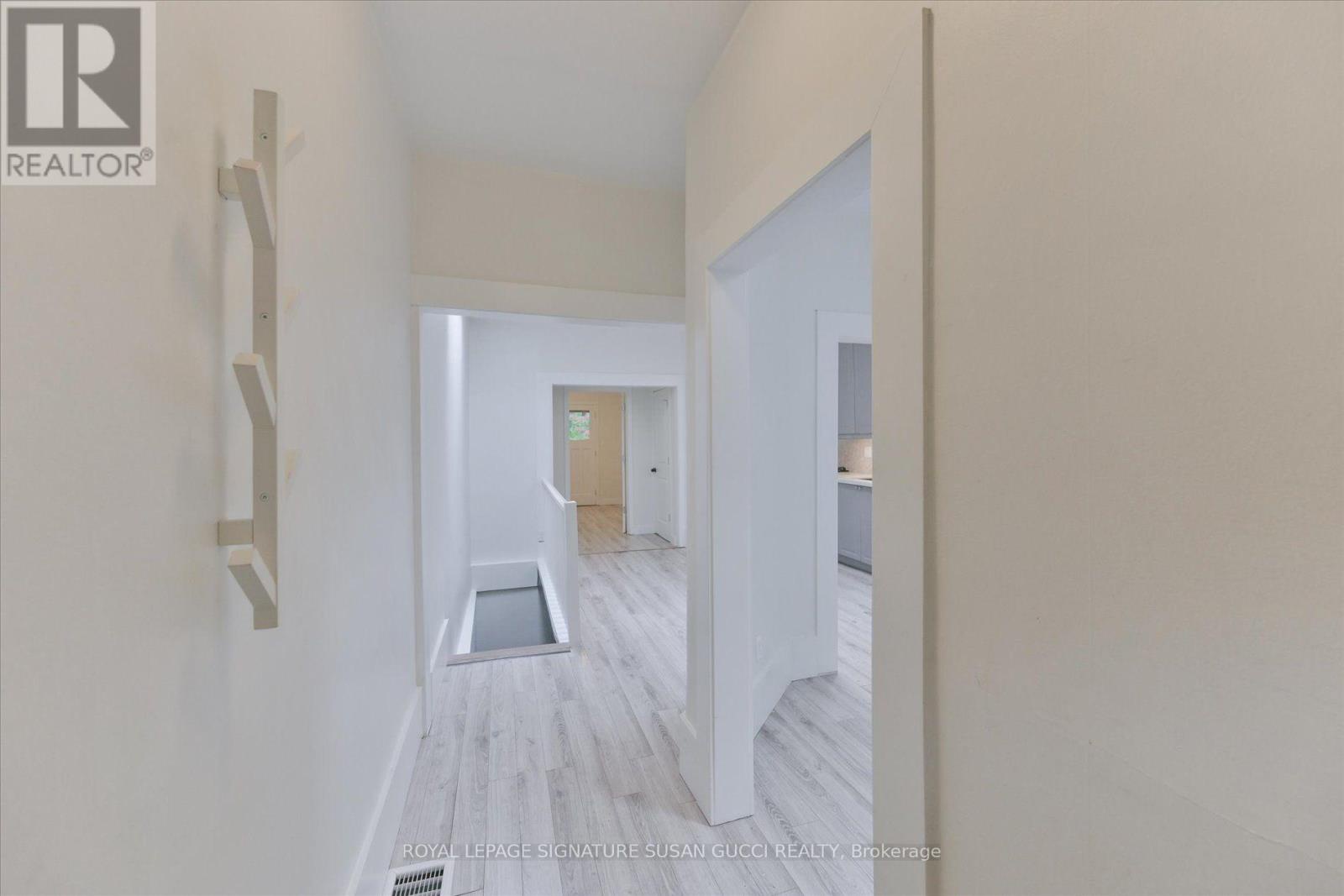 233 Cedarvale Avenue, Toronto (woodbine-lumsden), Ontario