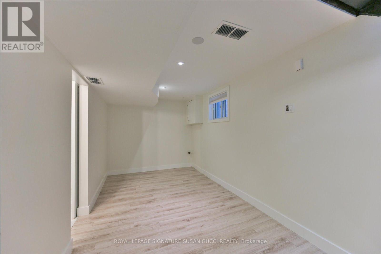 233 Cedarvale Avenue, Toronto (woodbine-lumsden), Ontario