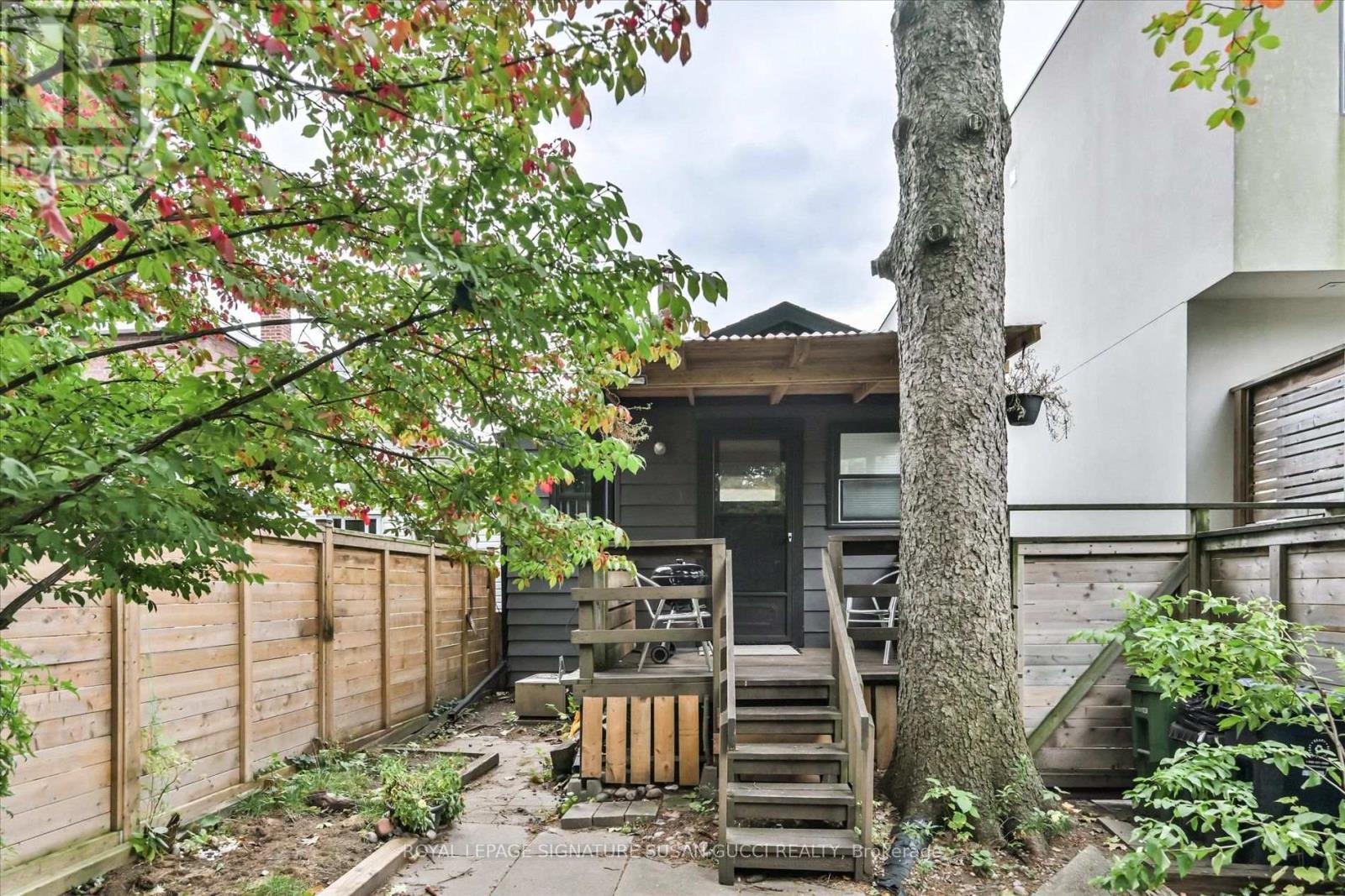 233 Cedarvale Avenue, Toronto (woodbine-lumsden), Ontario