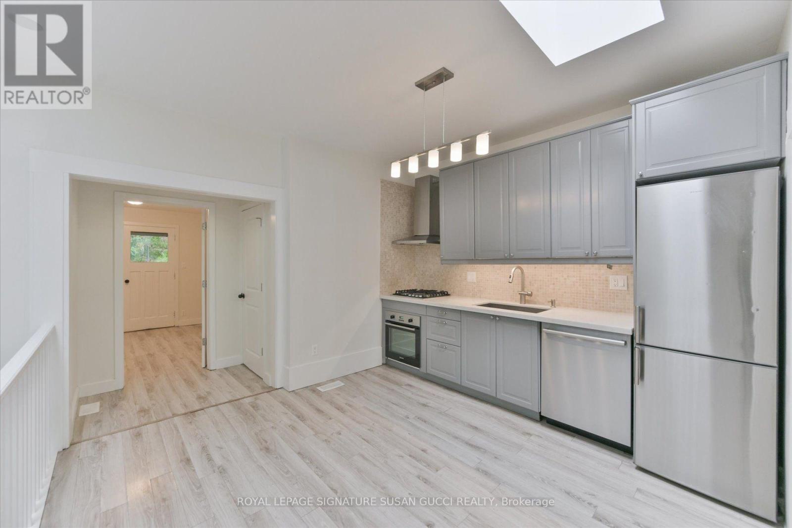 233 Cedarvale Avenue, Toronto (woodbine-lumsden), Ontario