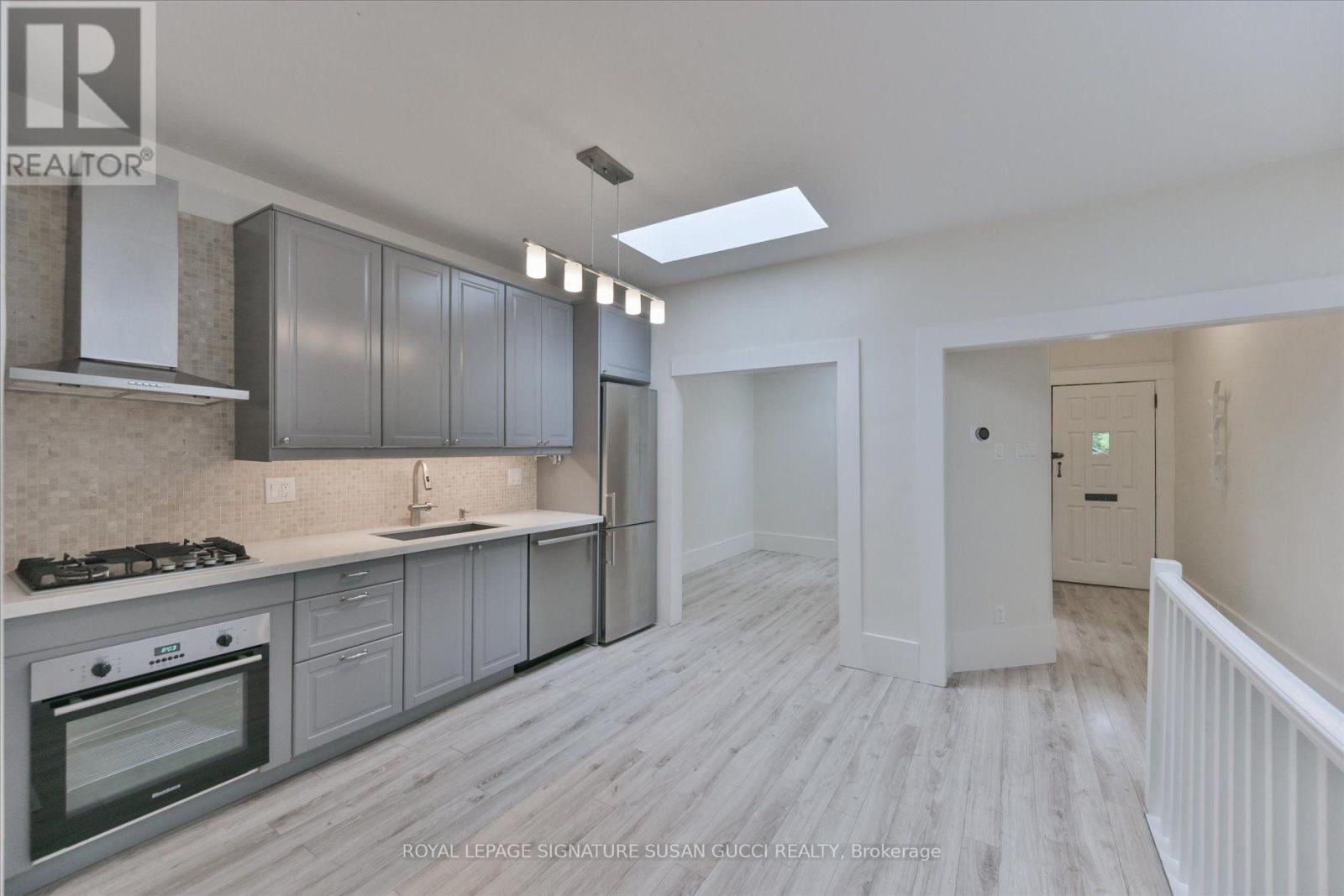 233 Cedarvale Avenue, Toronto (woodbine-lumsden), Ontario
