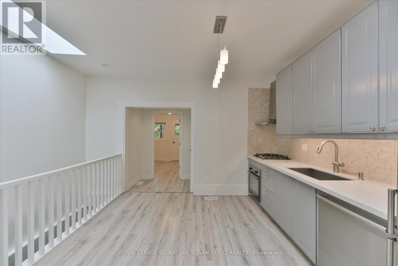 233 Cedarvale Avenue, Toronto (woodbine-lumsden), Ontario