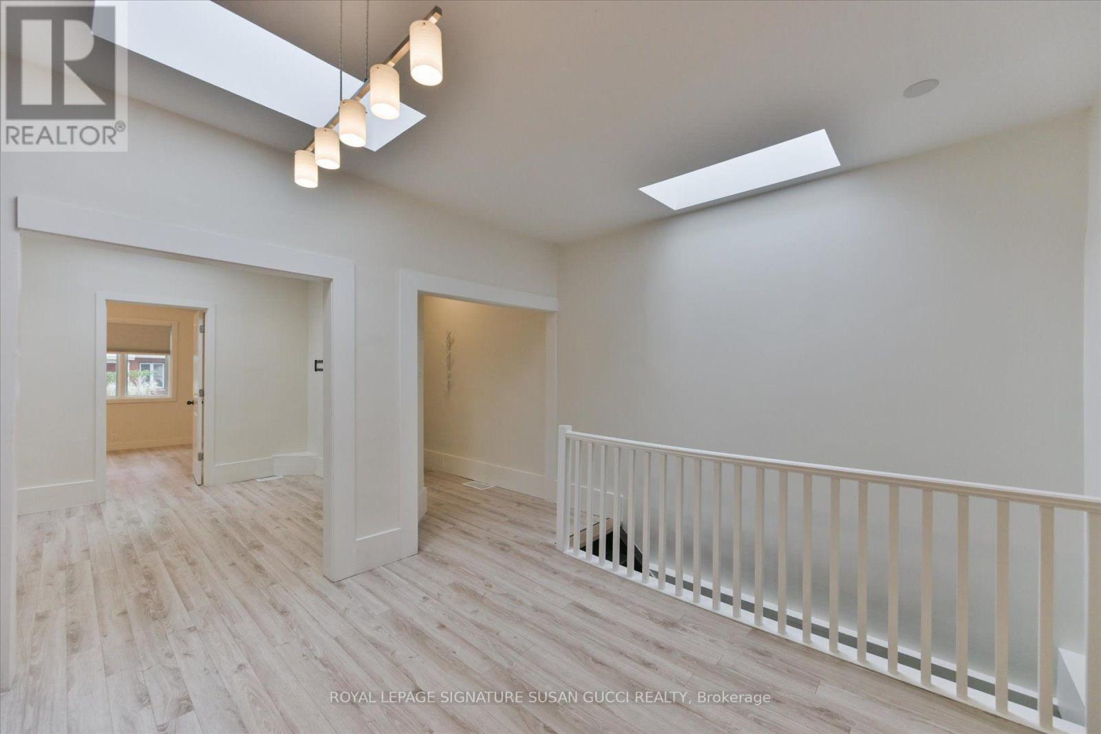 233 Cedarvale Avenue, Toronto (woodbine-lumsden), Ontario
