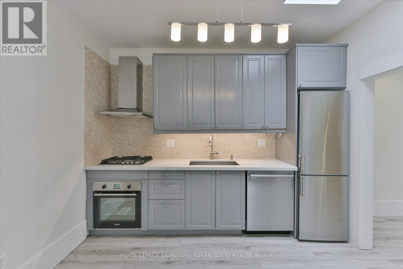 233 Cedarvale Avenue, Toronto (woodbine-lumsden), Ontario