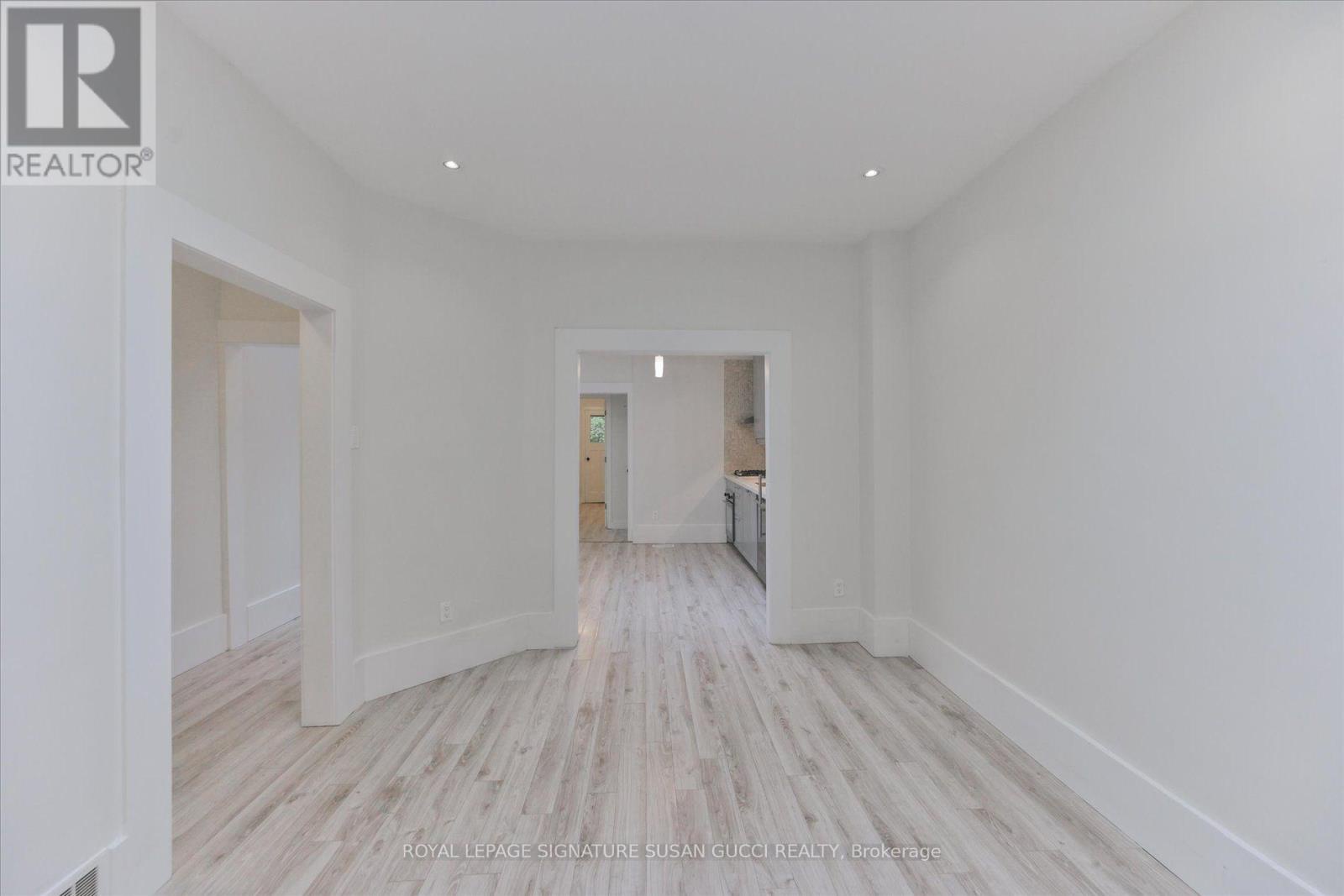 233 Cedarvale Avenue, Toronto (woodbine-lumsden), Ontario