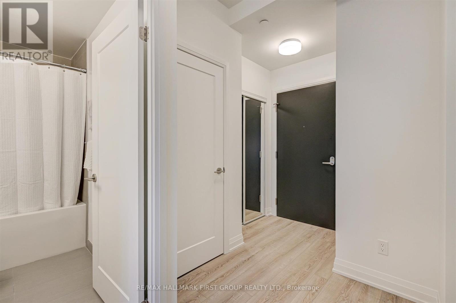 1017 - 286 Main Street, Toronto (east End-danforth), Ontario