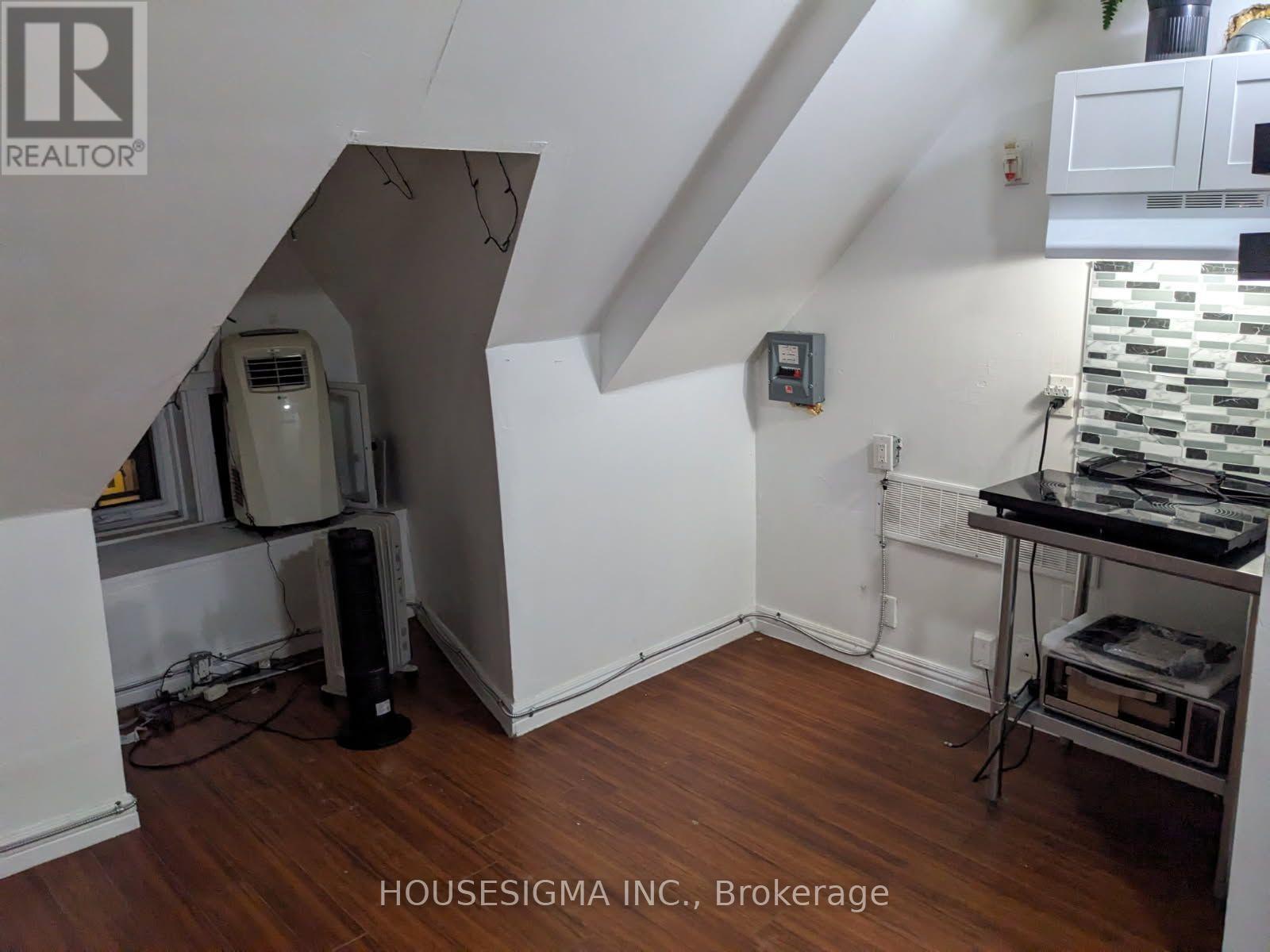 888 Dundas Street E, Toronto (south Riverdale), Ontario