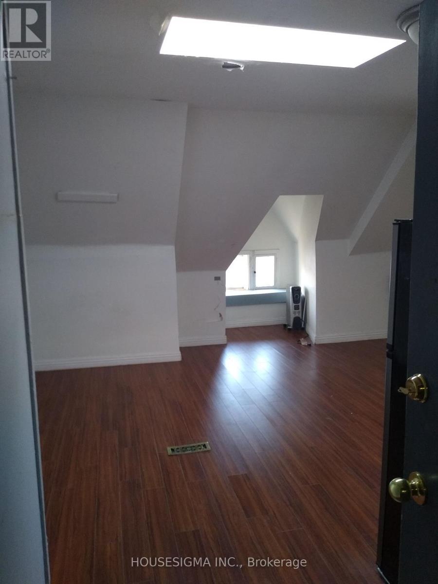 888 Dundas Street E, Toronto (south Riverdale), Ontario