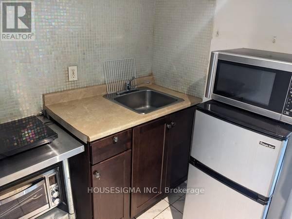 888 Dundas Street E, Toronto (south Riverdale), Ontario