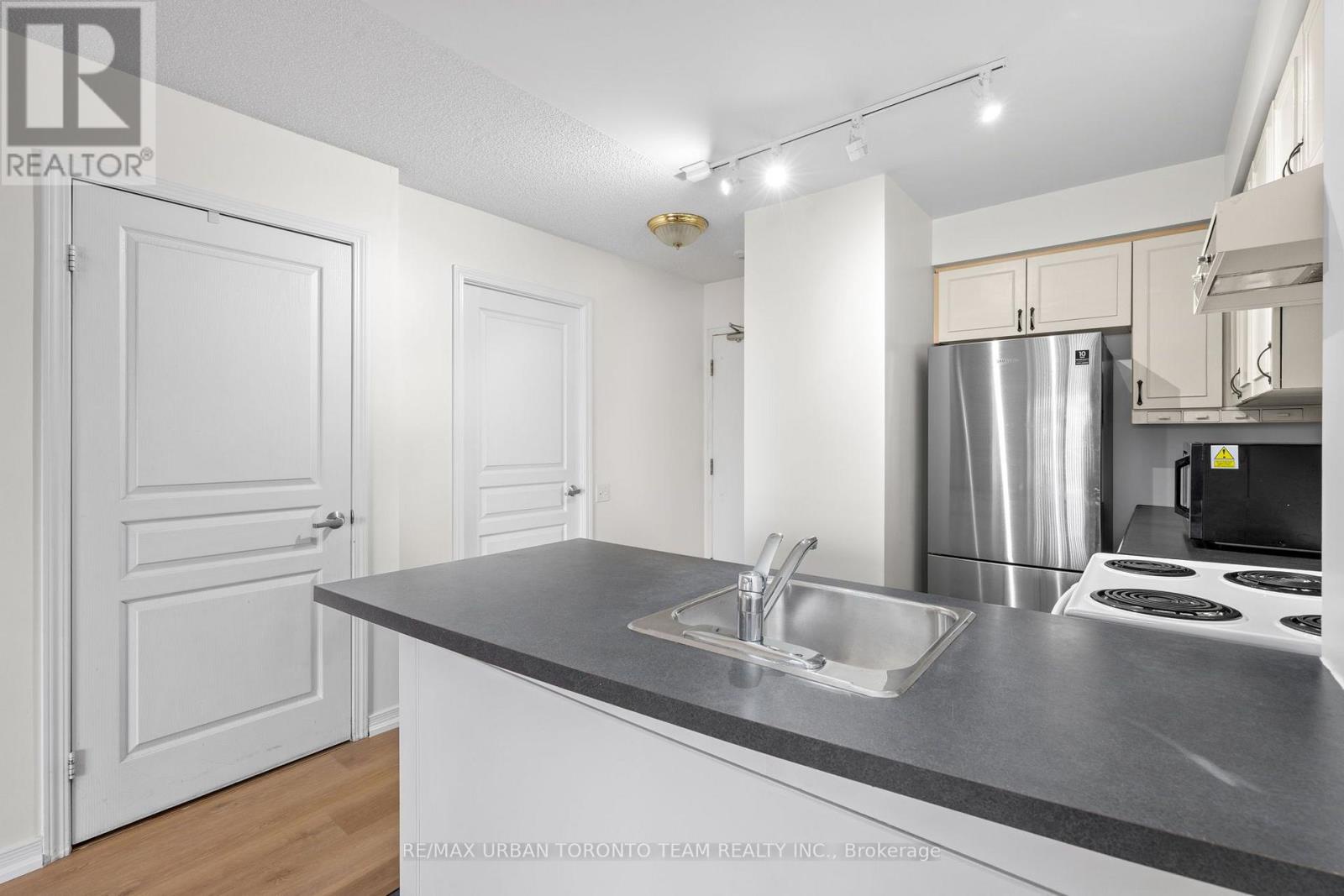 #505 - 140 Bathurst Street, Toronto (niagara), Ontario