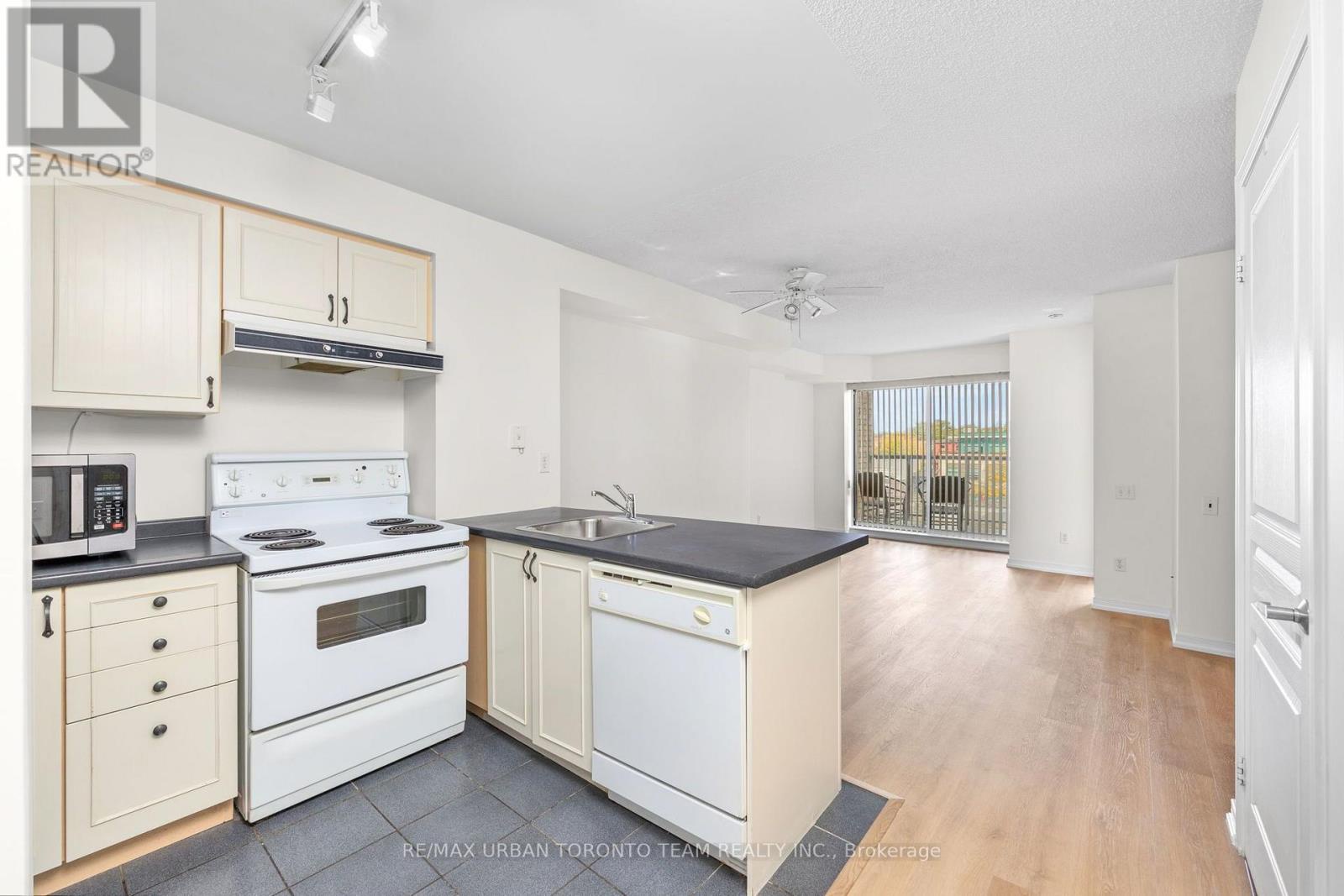 #505 - 140 Bathurst Street, Toronto (niagara), Ontario
