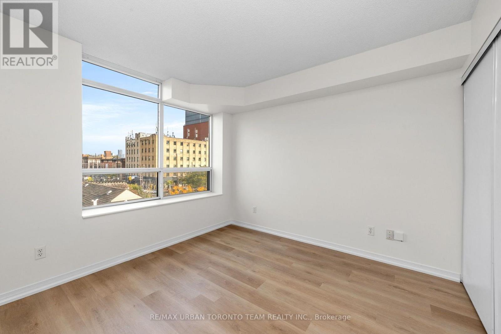 #505 - 140 Bathurst Street, Toronto (niagara), Ontario