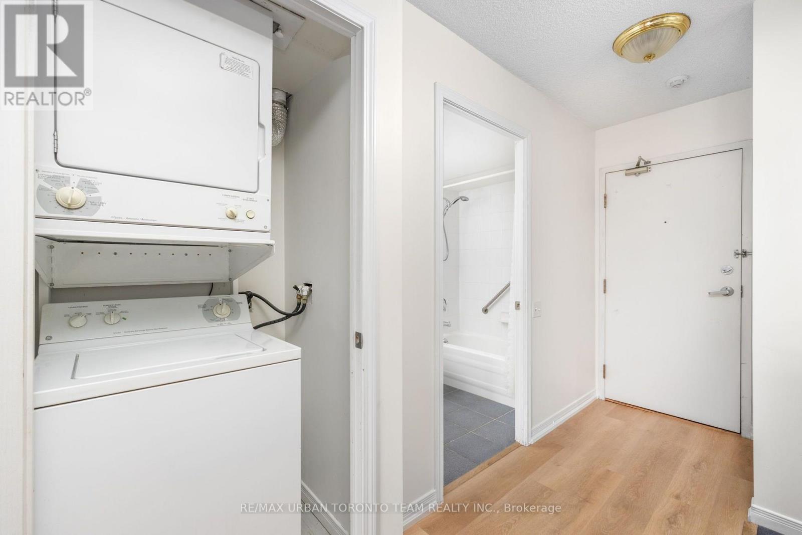 #505 - 140 Bathurst Street, Toronto (niagara), Ontario