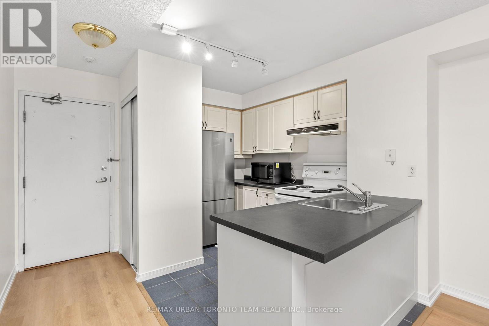 #505 - 140 Bathurst Street, Toronto (niagara), Ontario