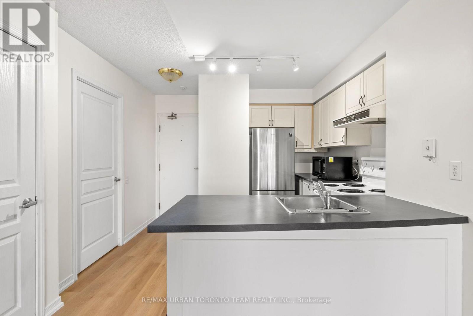 #505 - 140 Bathurst Street, Toronto (niagara), Ontario