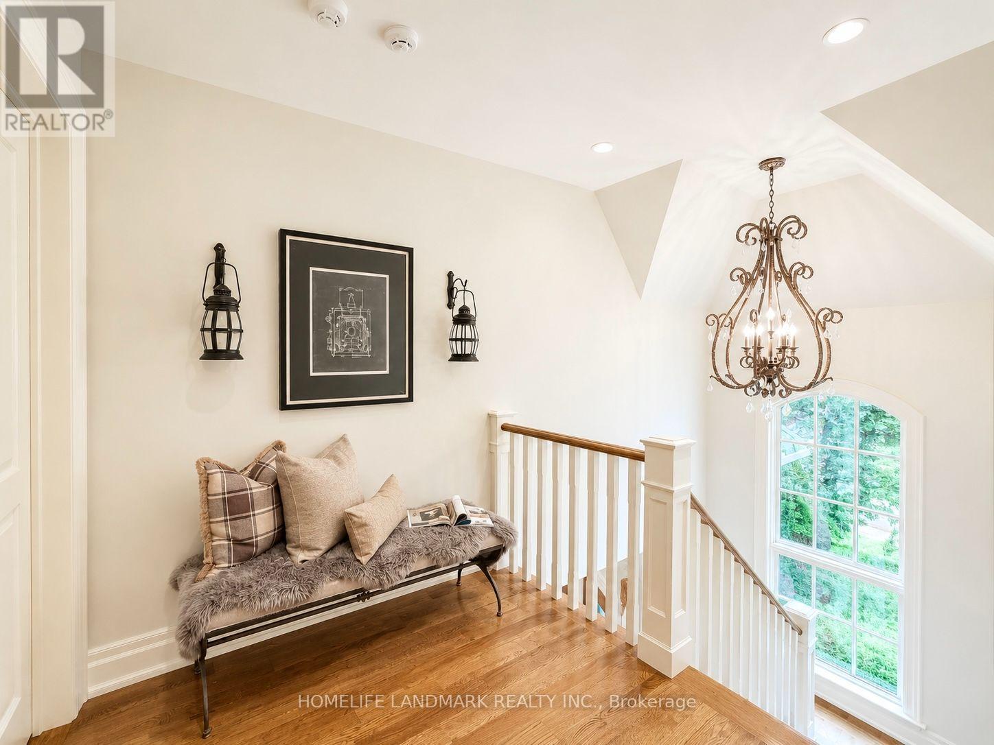 260 Pinetree Way, Mississauga (mineola), Ontario