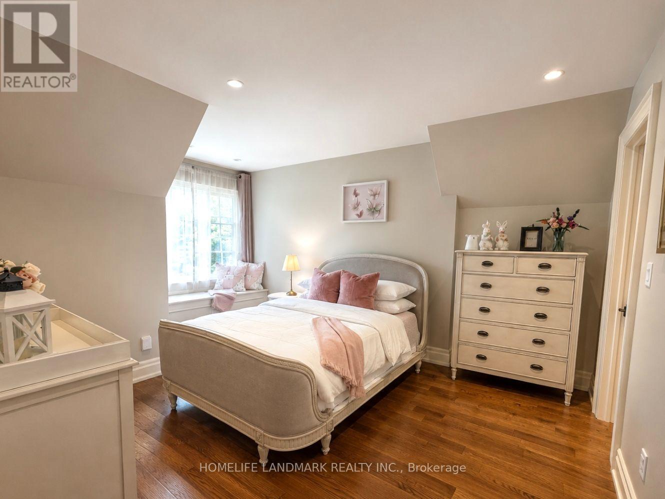 260 Pinetree Way, Mississauga (mineola), Ontario