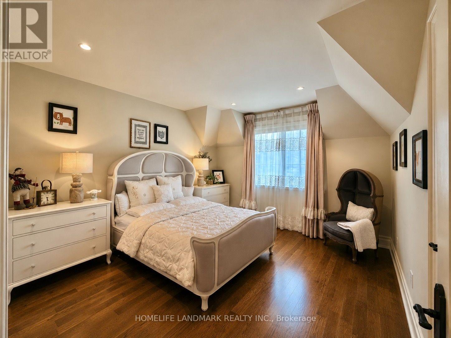 260 Pinetree Way, Mississauga (mineola), Ontario