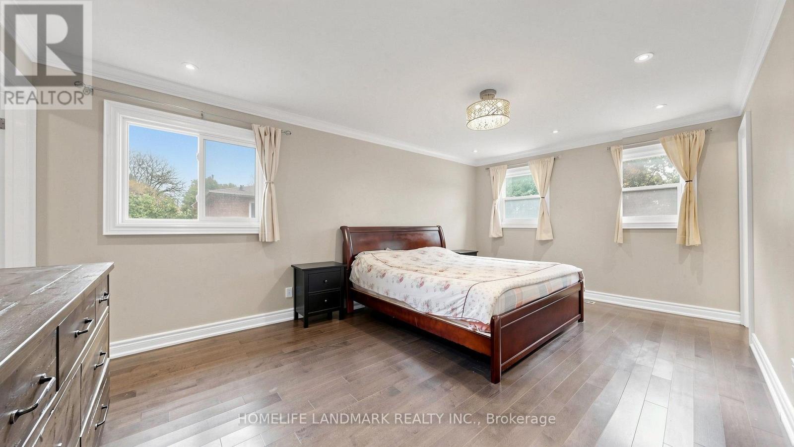 4 Bishop Crescent, Markham (markham Village), Ontario