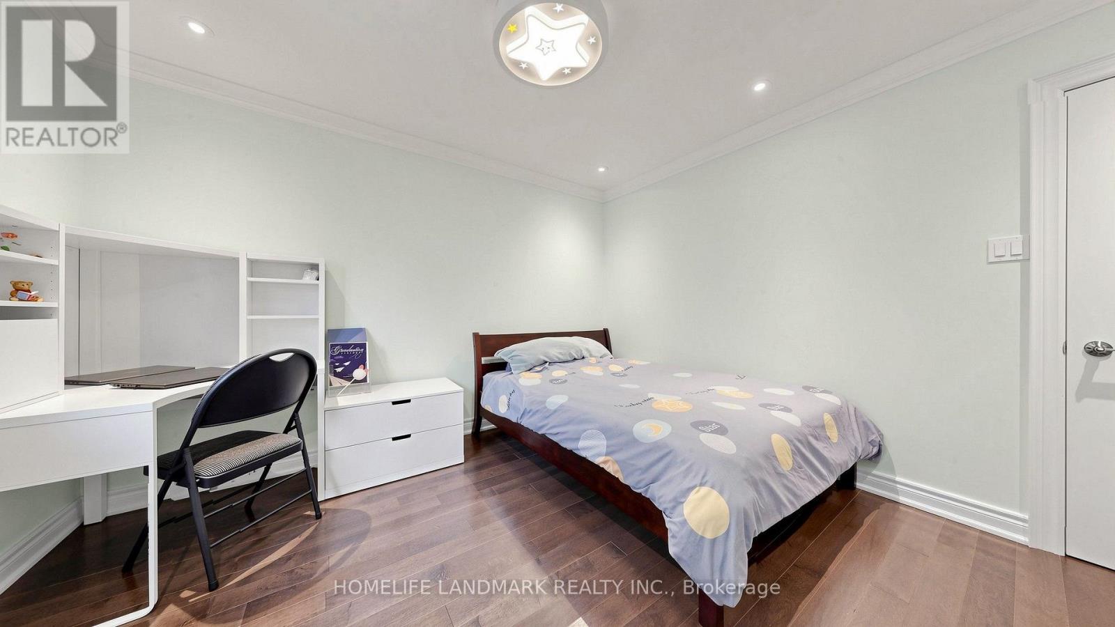 4 Bishop Crescent, Markham (markham Village), Ontario