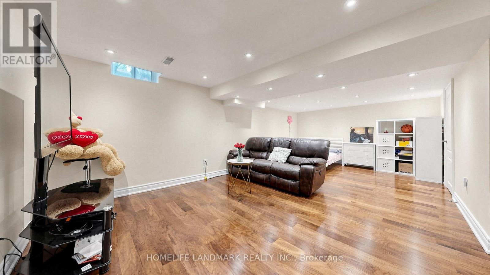 4 Bishop Crescent, Markham (markham Village), Ontario