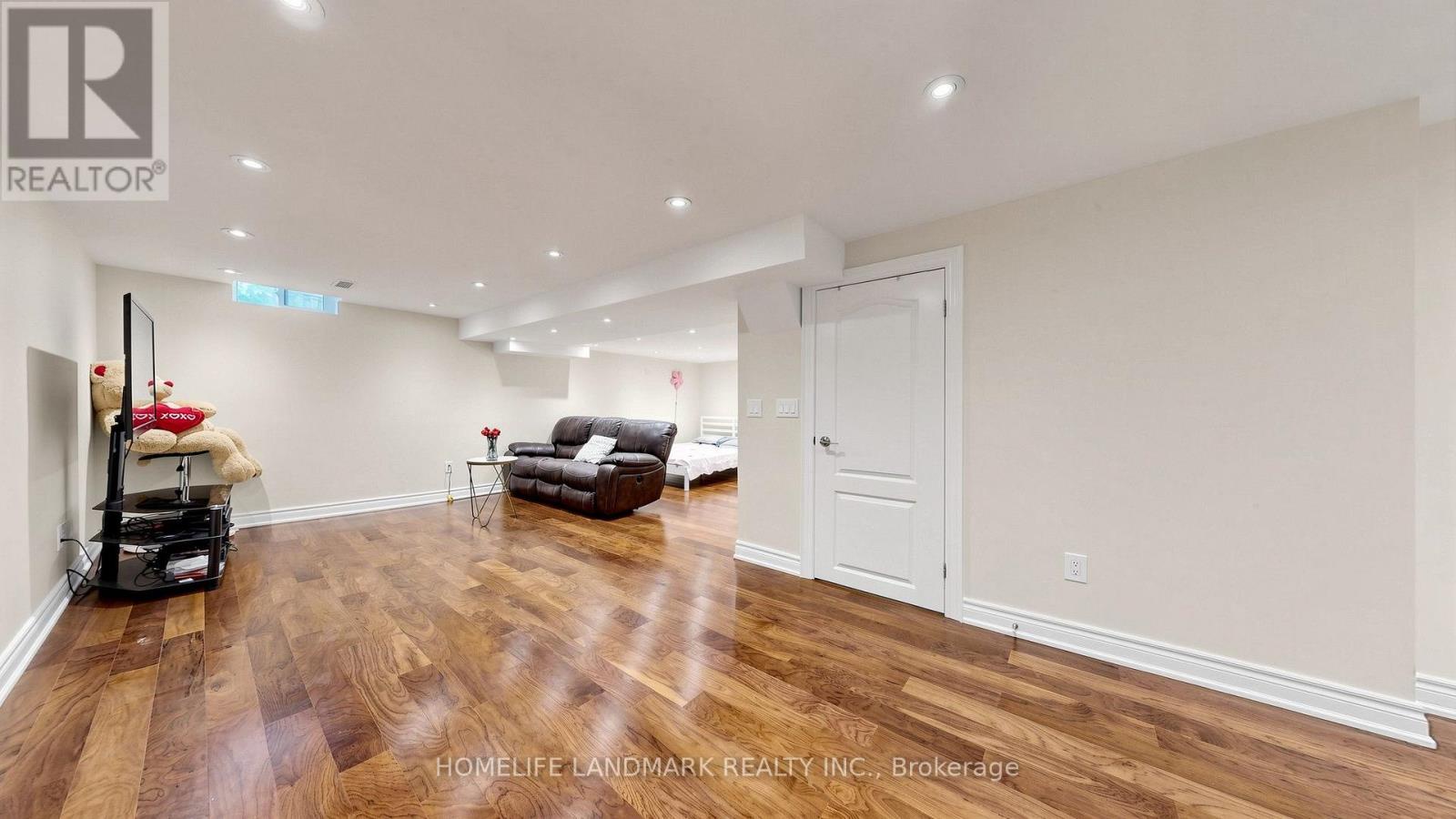4 Bishop Crescent, Markham (markham Village), Ontario