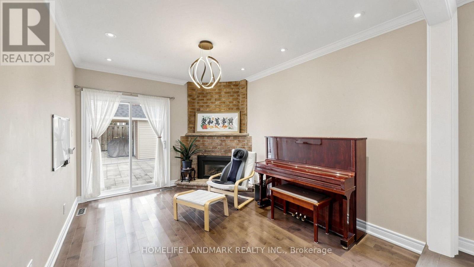 4 Bishop Crescent, Markham (markham Village), Ontario