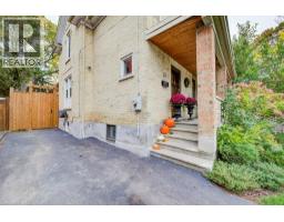 22 WHITNEY Place