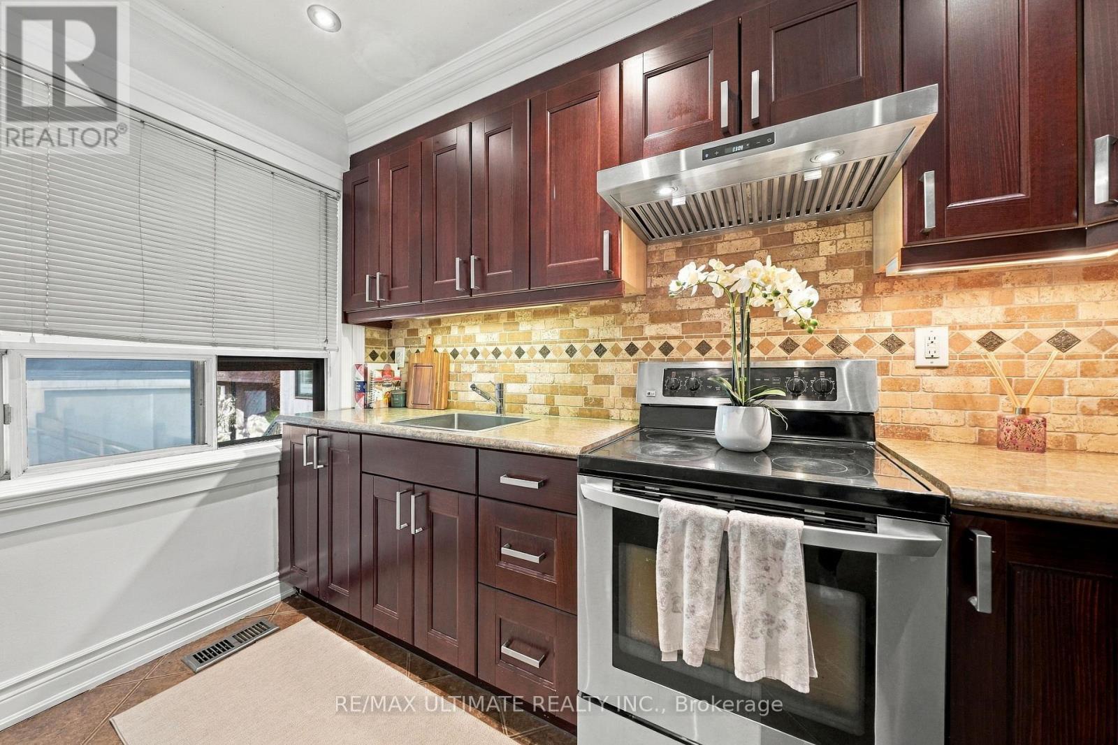 372 Blackthorn Avenue, Toronto (keelesdale-eglinton West), Ontario