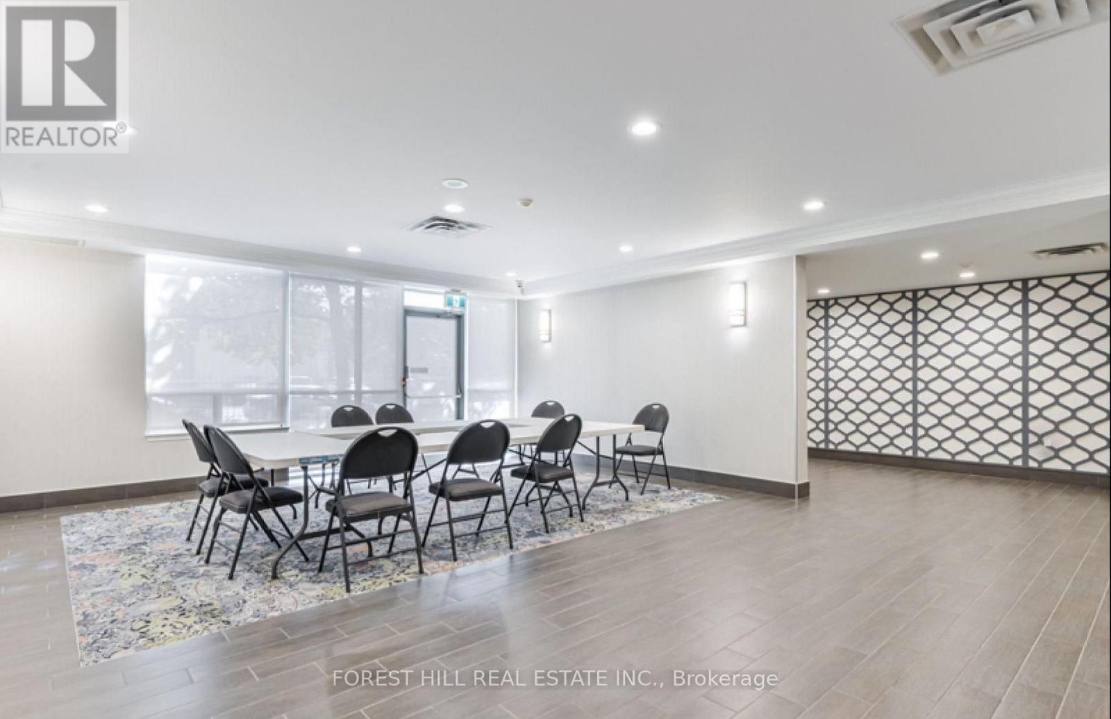 401 - 2 Covington Road, Toronto (englemount-lawrence), Ontario
