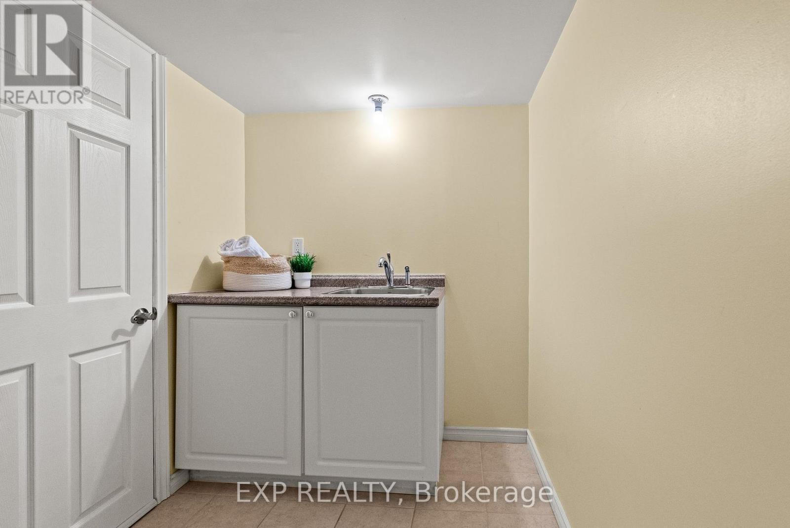 112 Redcliff Avenue, Ottawa, Ontario
