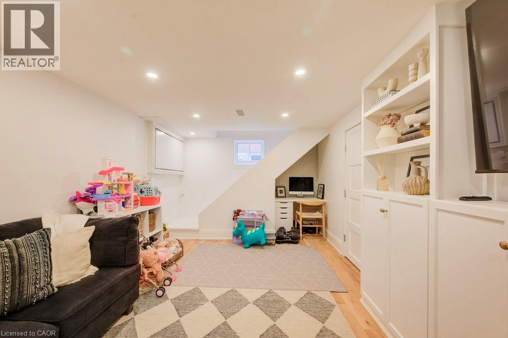22 Whitney Place, Kitchener, Ontario