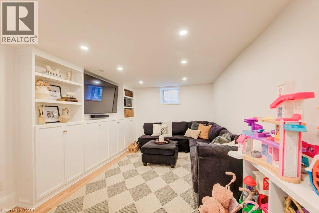 22 Whitney Place, Kitchener, Ontario