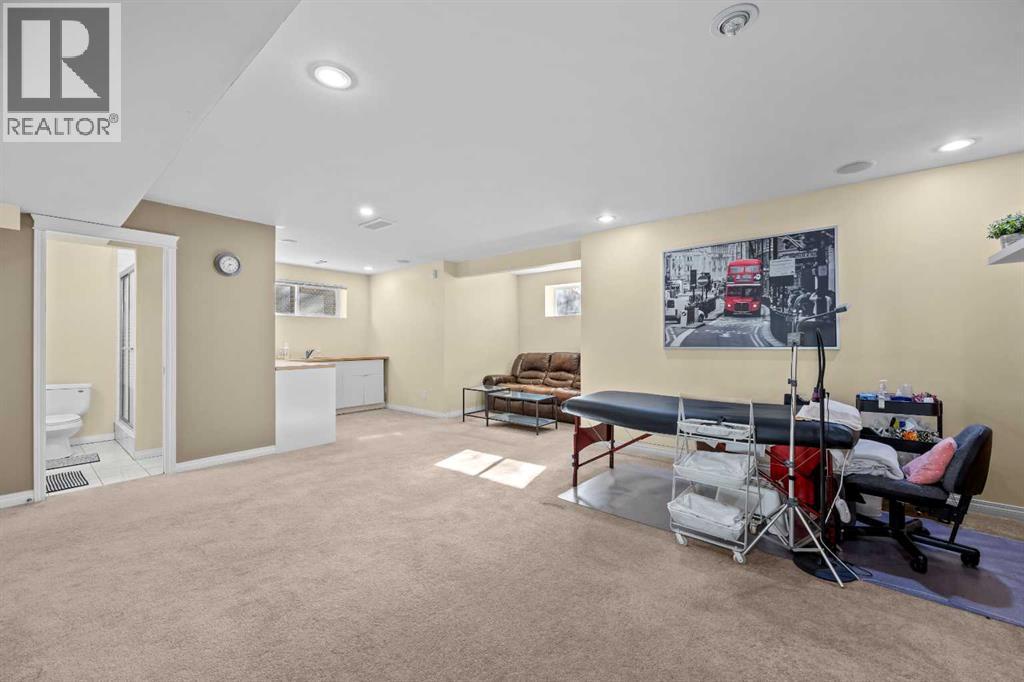 203 St Moritz Drive Sw, Calgary, Alberta