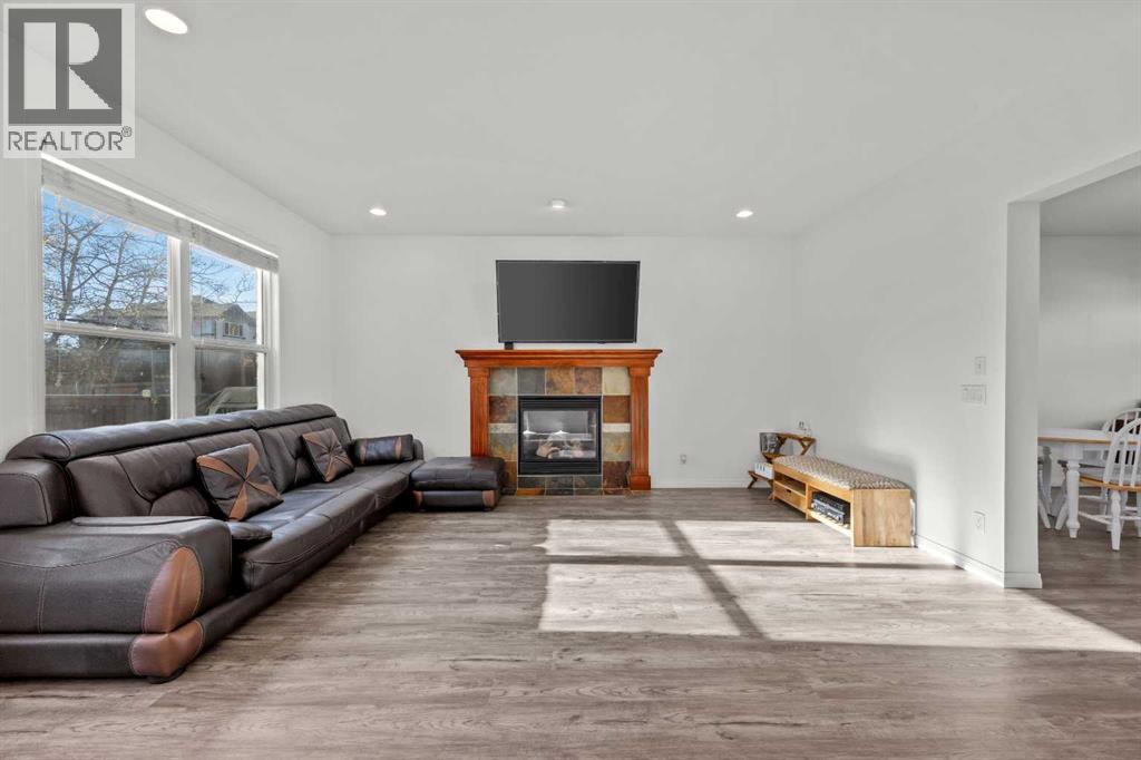 203 St Moritz Drive Sw, Calgary, Alberta
