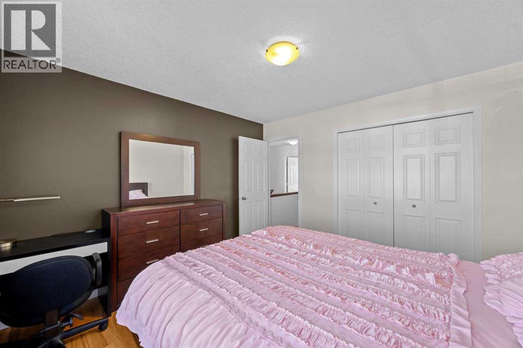 203 St Moritz Drive Sw, Calgary, Alberta