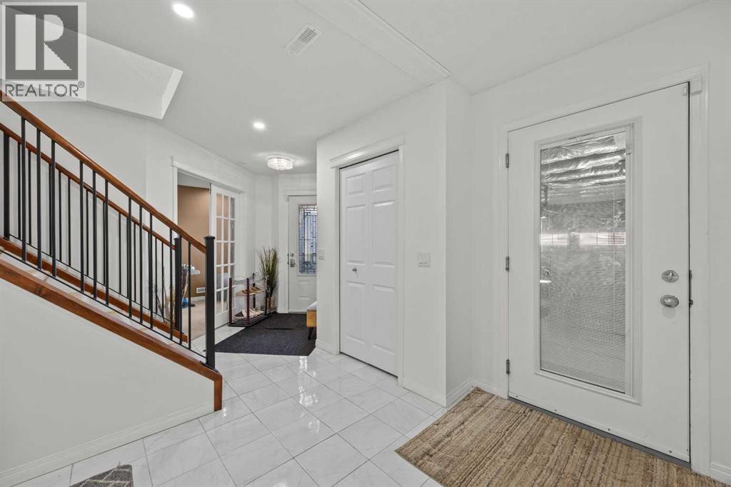 203 St Moritz Drive Sw, Calgary, Alberta