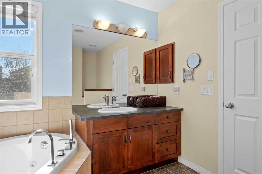 203 St Moritz Drive Sw, Calgary, Alberta