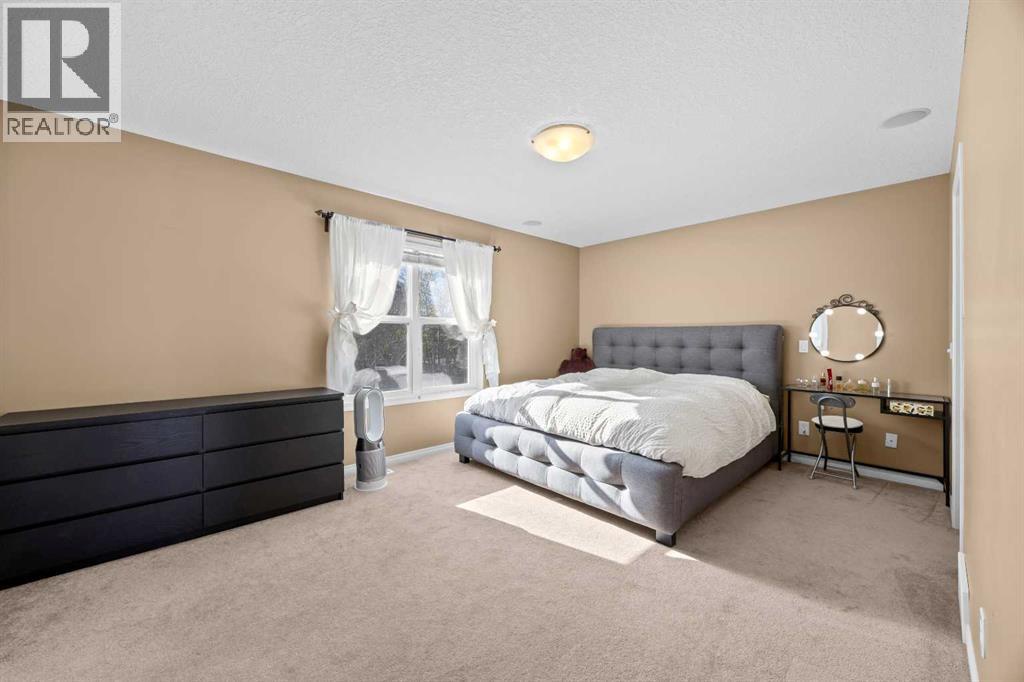 203 St Moritz Drive Sw, Calgary, Alberta