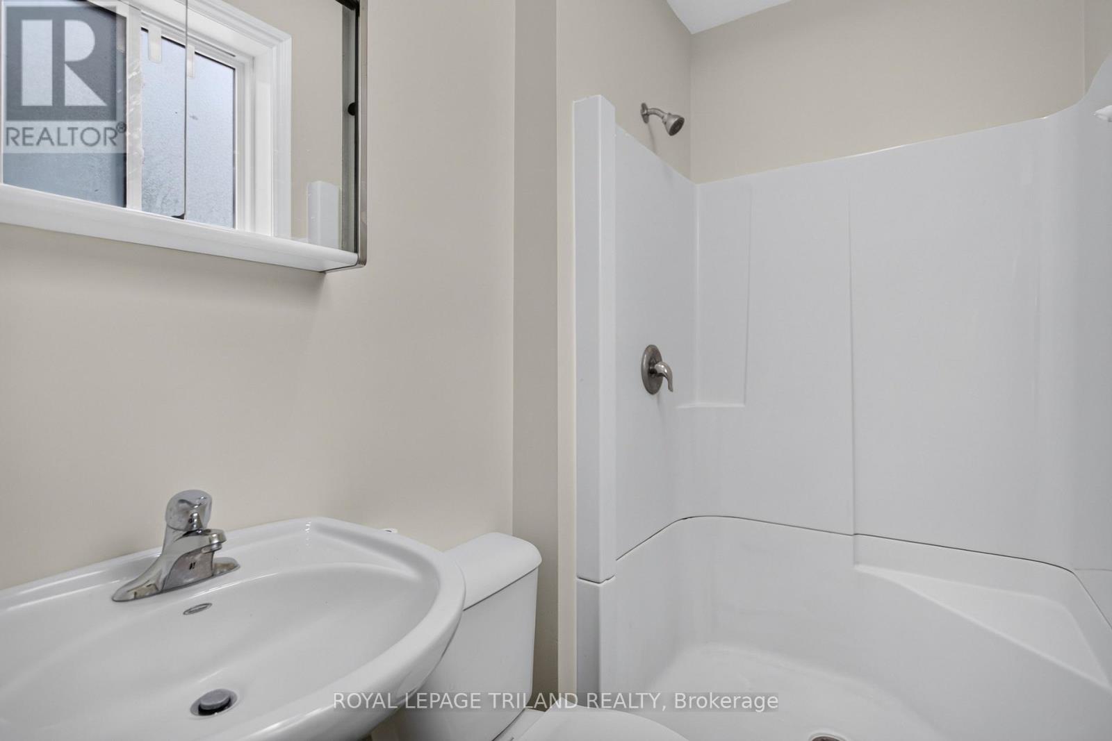 2.5 Antrim Street, St. Thomas, Ontario