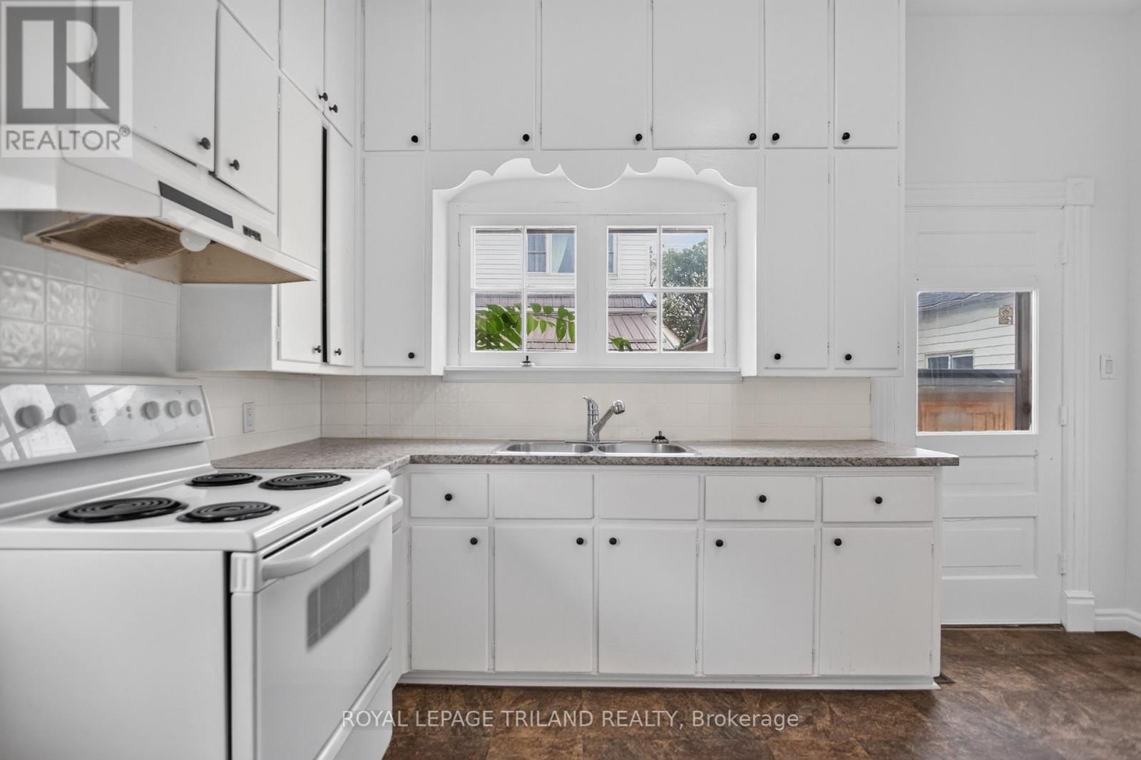 2.5 Antrim Street, St. Thomas, Ontario