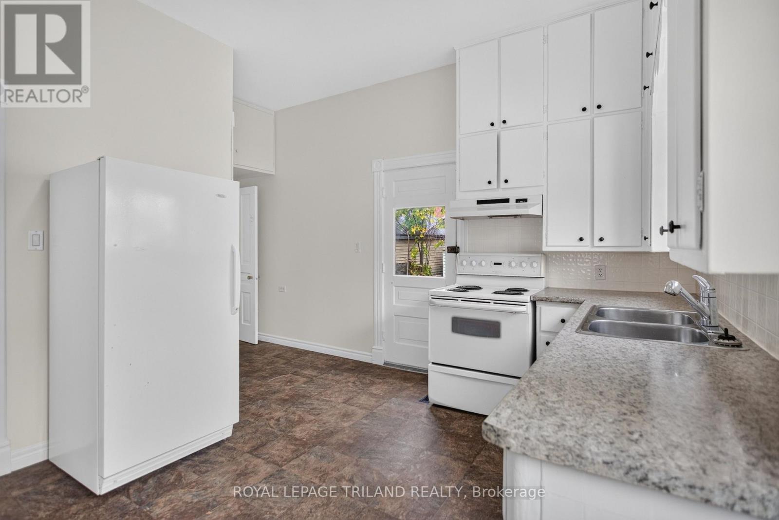 2.5 Antrim Street, St. Thomas, Ontario