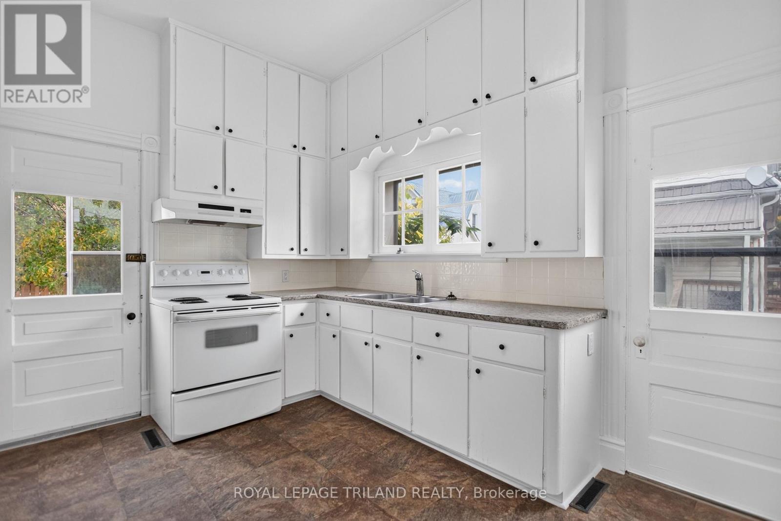 2.5 Antrim Street, St. Thomas, Ontario