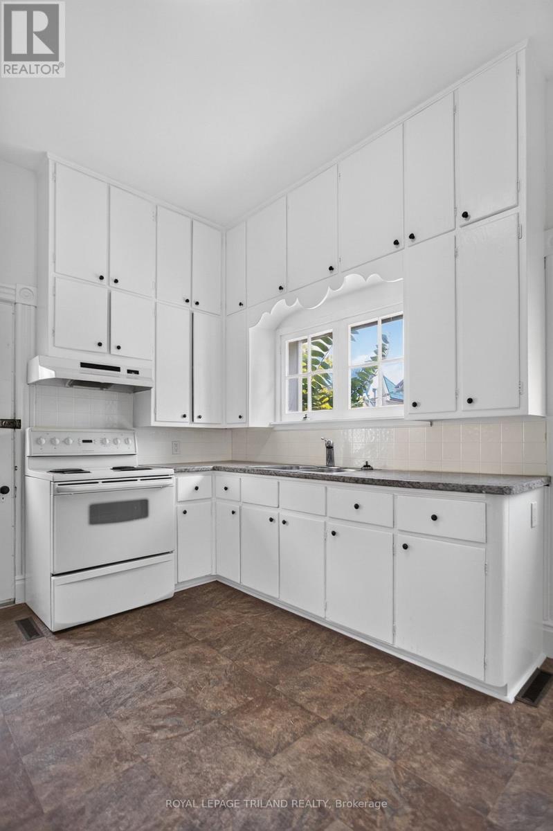 2.5 Antrim Street, St. Thomas, Ontario