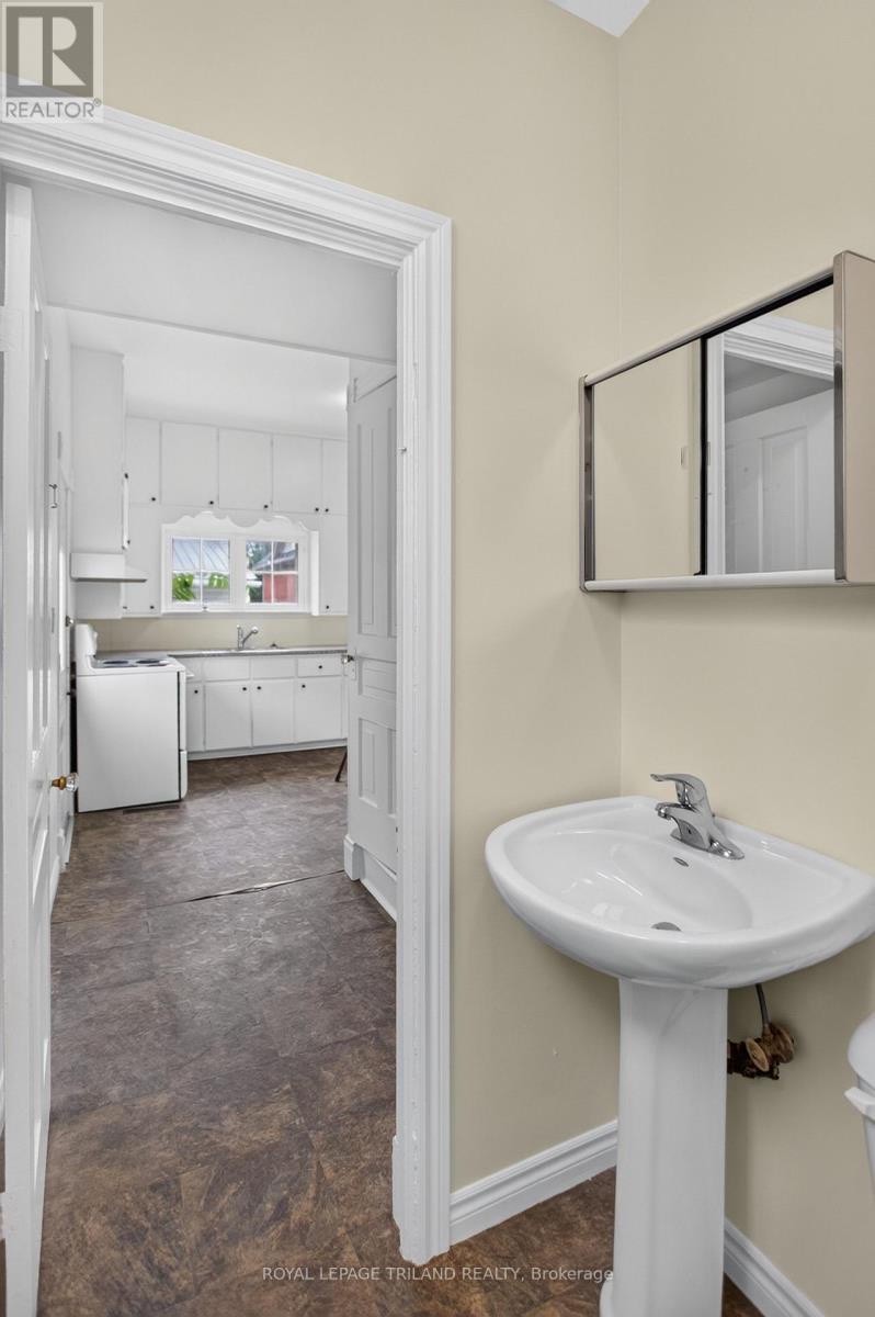 2.5 Antrim Street, St. Thomas, Ontario