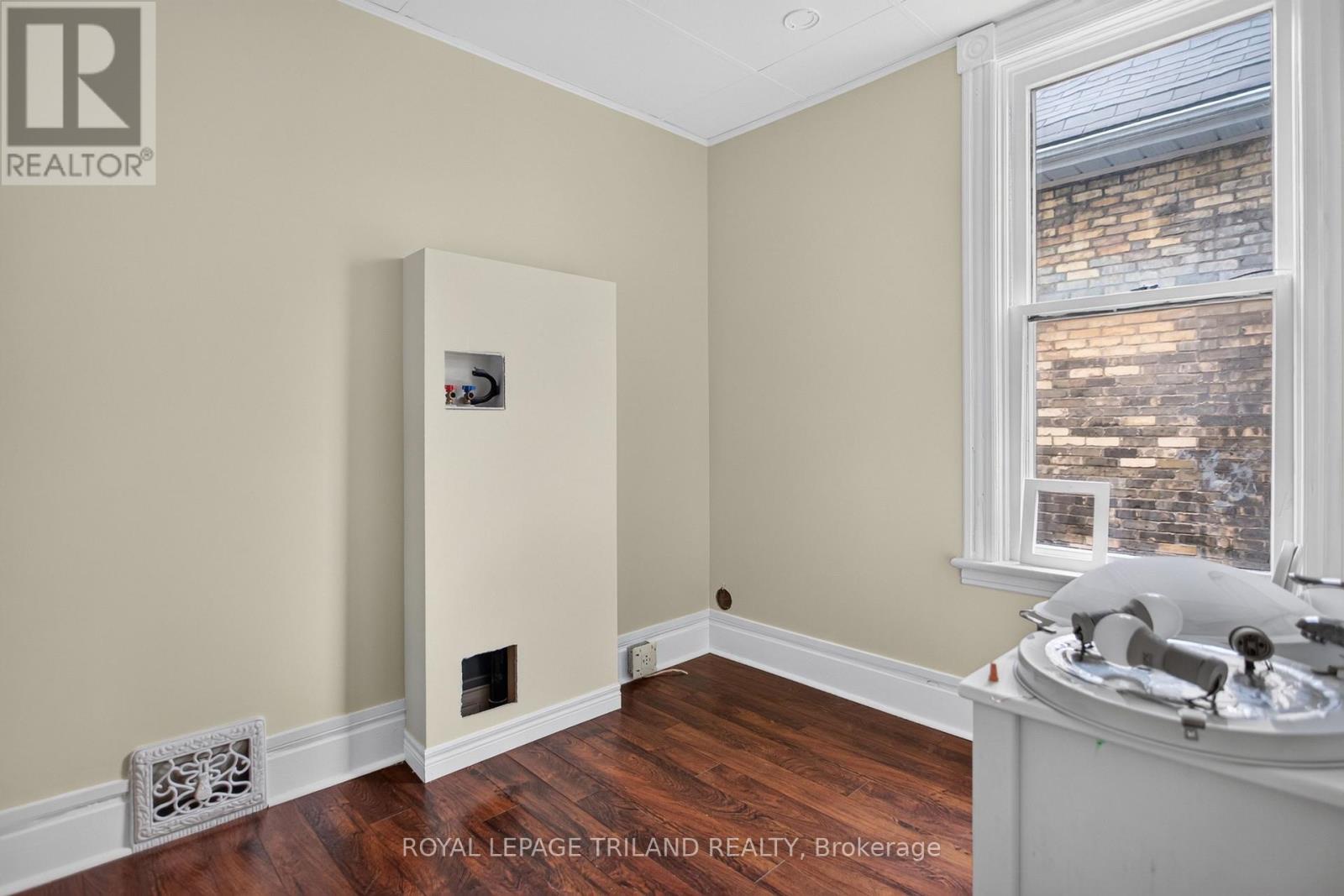 2.5 Antrim Street, St. Thomas, Ontario