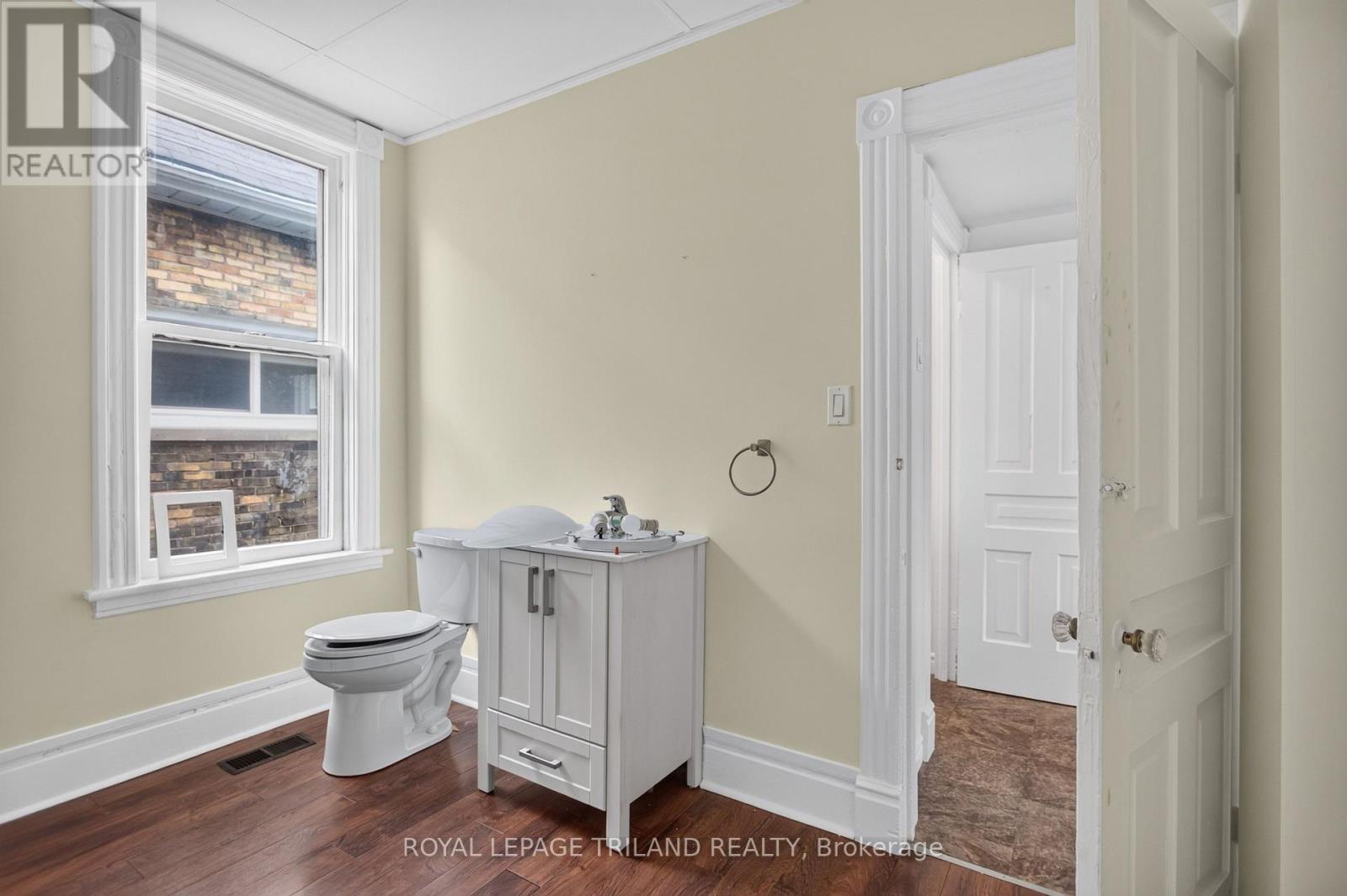 2.5 Antrim Street, St. Thomas, Ontario