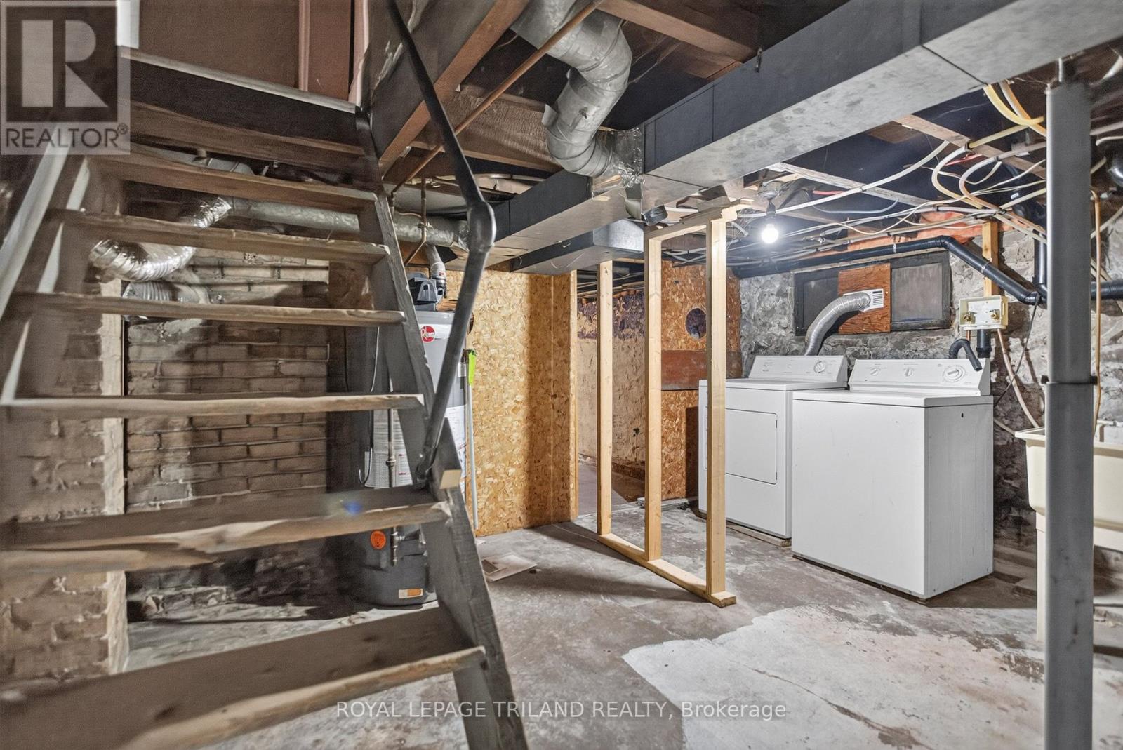 2.5 Antrim Street, St. Thomas, Ontario